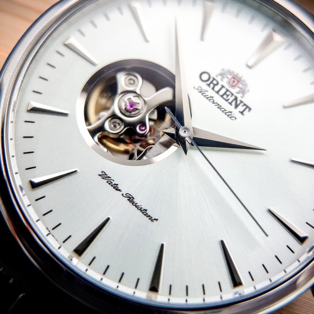 ORIENT FAG02005W0 16 Orient FAG02005W0 - Thiết kế lộ máy điểm nhấn nổi bật