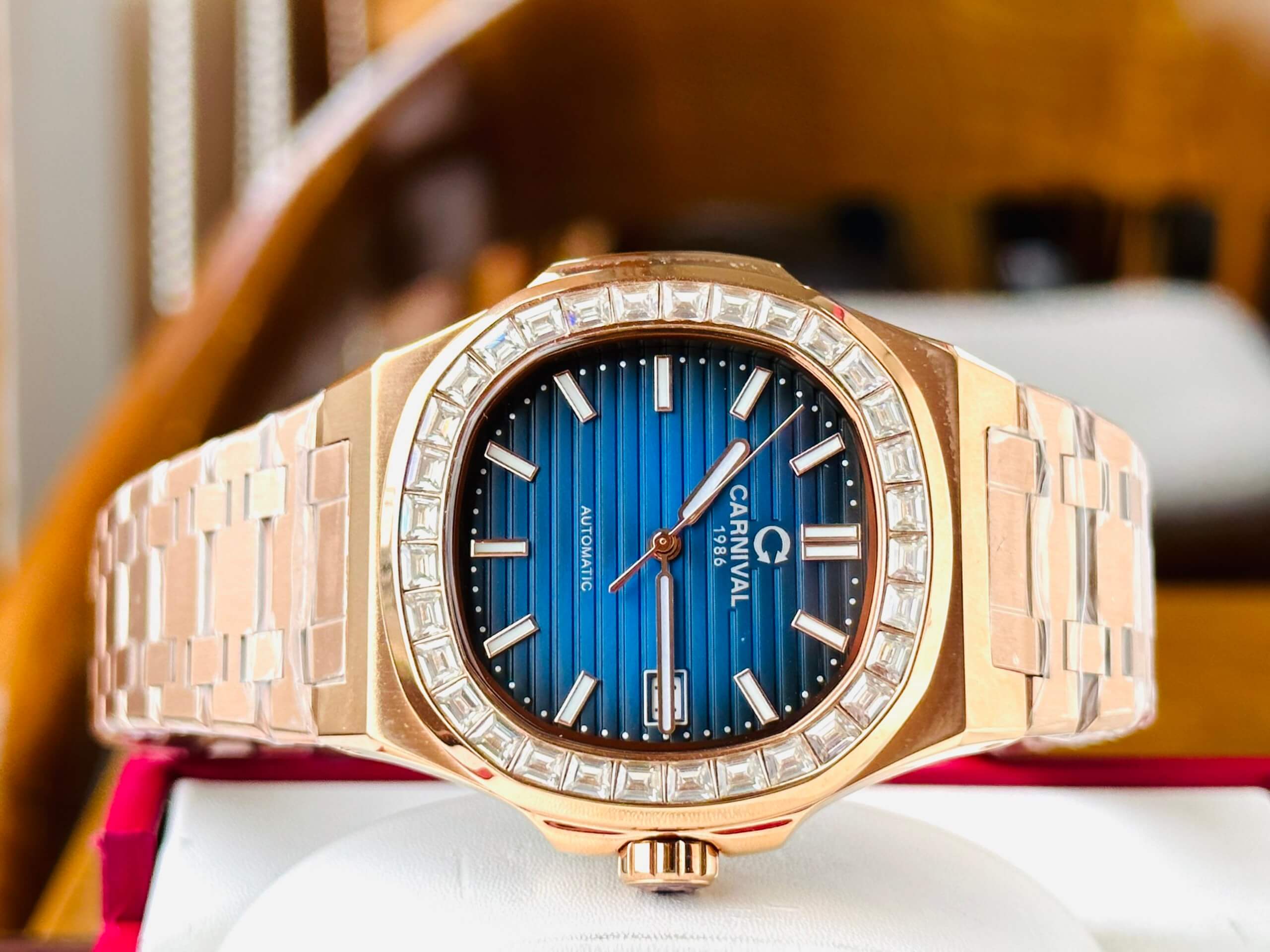 CARNIVAL 8108G-VH-X AUTOMATIC - KÍNH SAPPHIRE 3 carnival 8108g dây kim loại