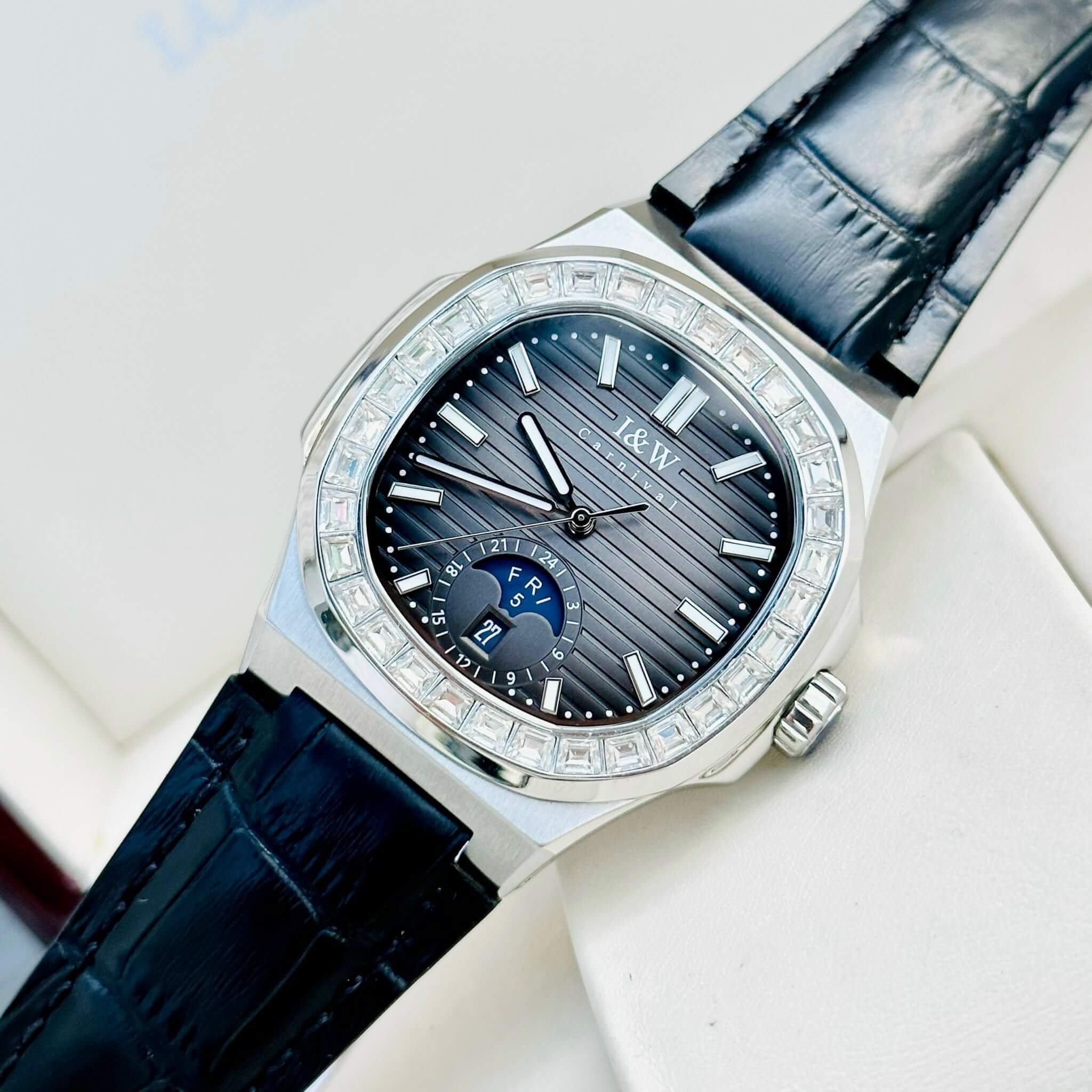 Carnival I&W 735G - Dây Da - Mặt Xám - Kính Sapphire 4 Carnival I&W 735G - Dây Da - Mặt Xám - Kính Sapphire - Ảnh 4