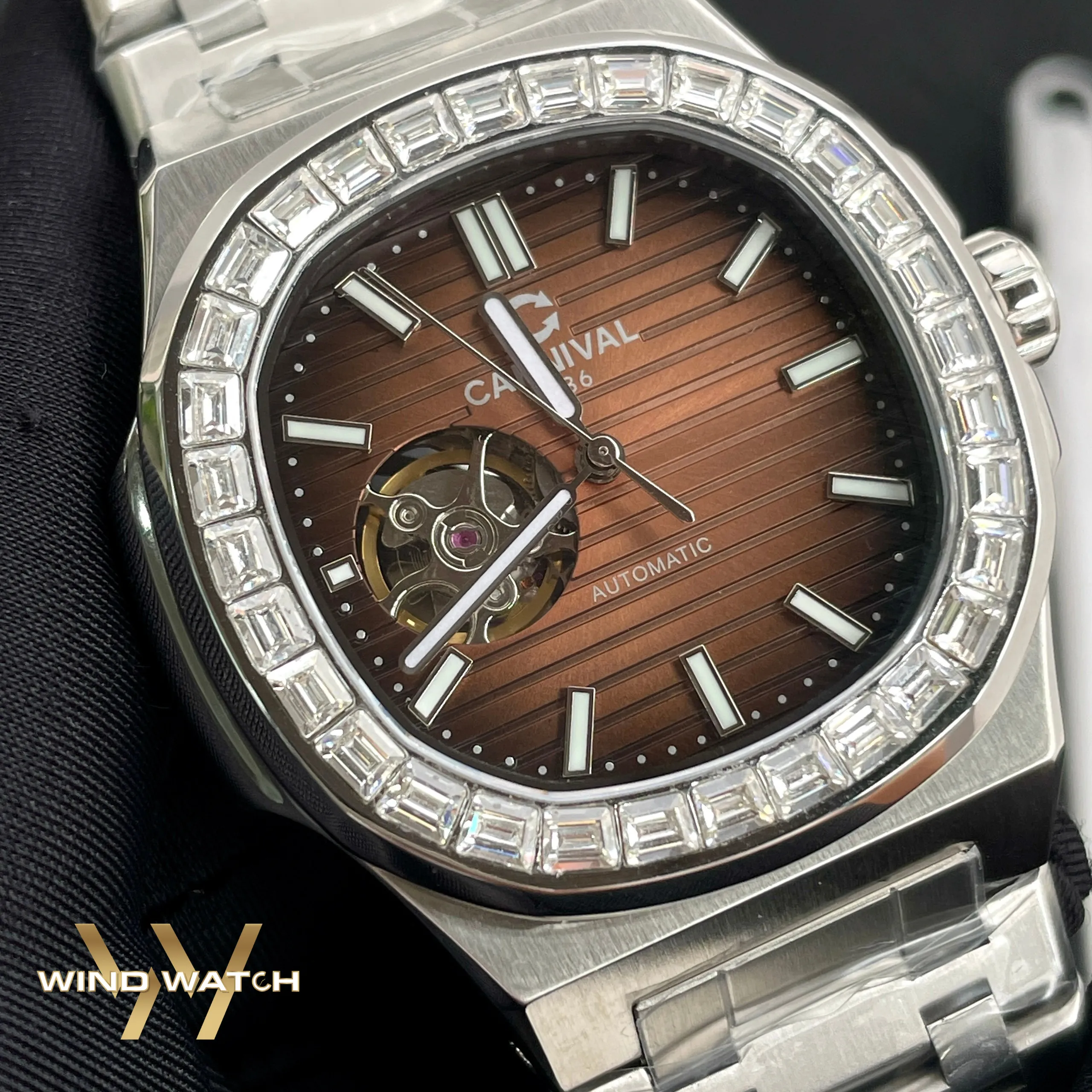 Carnival 8128G-VT-N 14 Mặt kính Sapphire của đồng hồ Carnival
